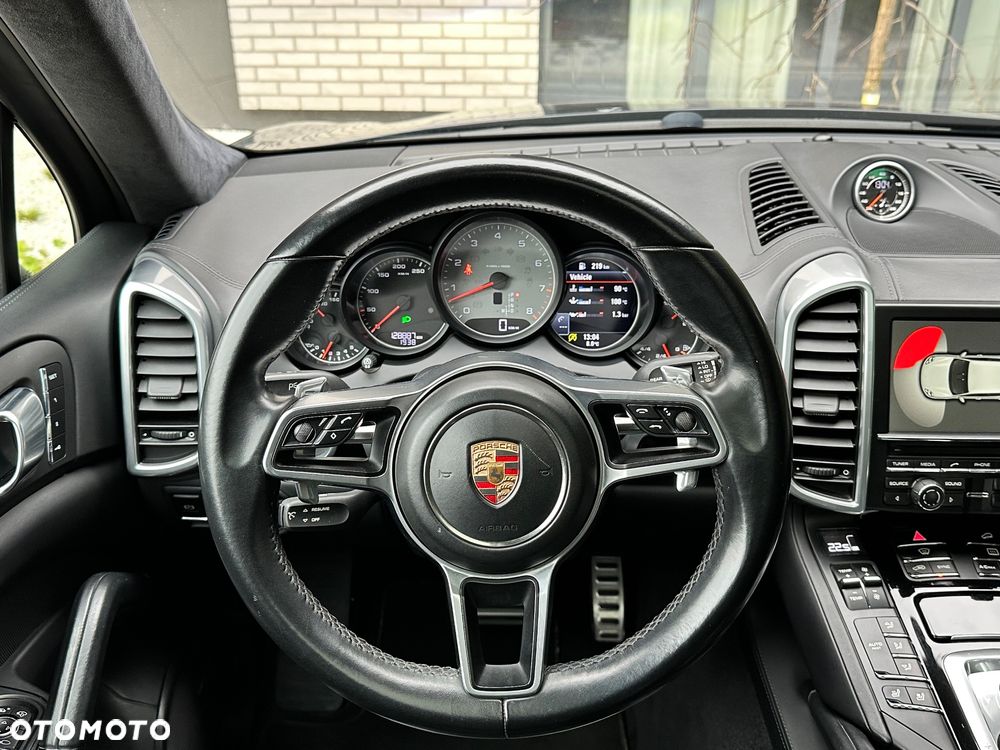 Porsche Cayenne S - 23