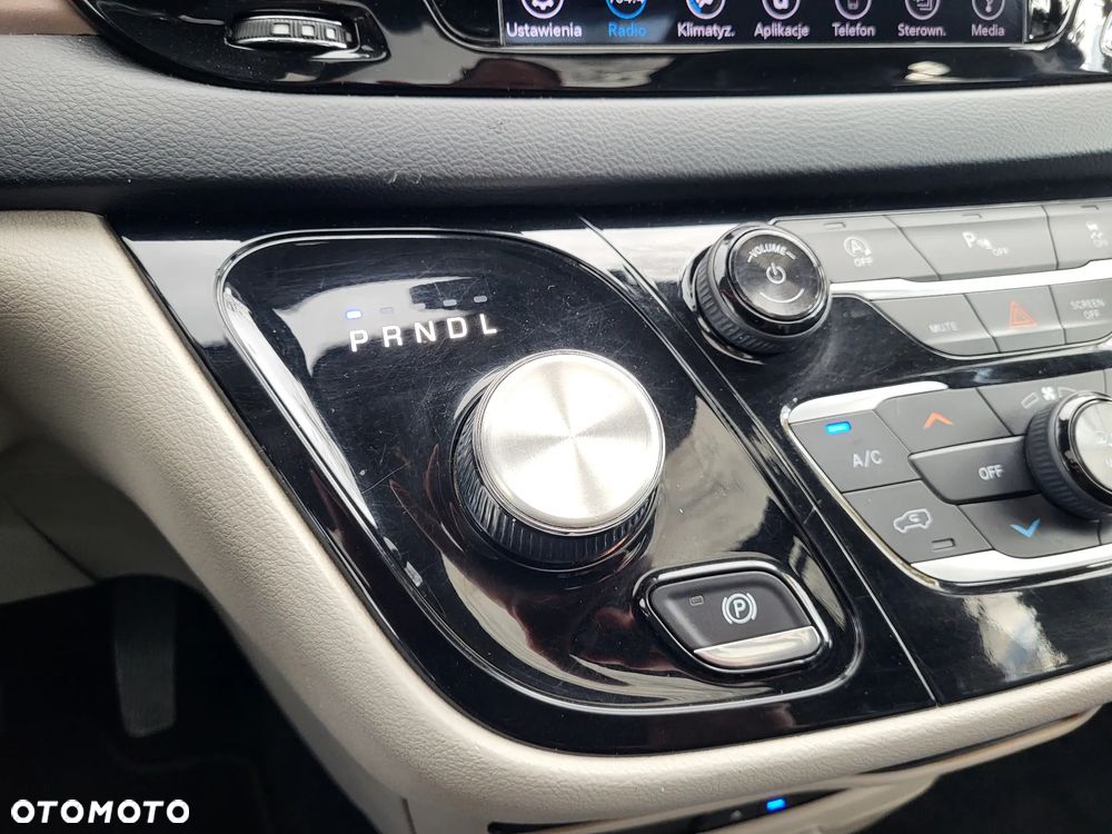 Chrysler Pacifica - 17