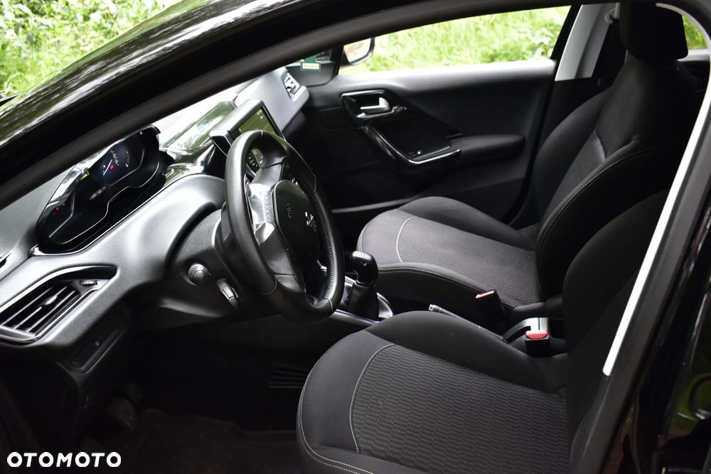 Peugeot 208 - 15