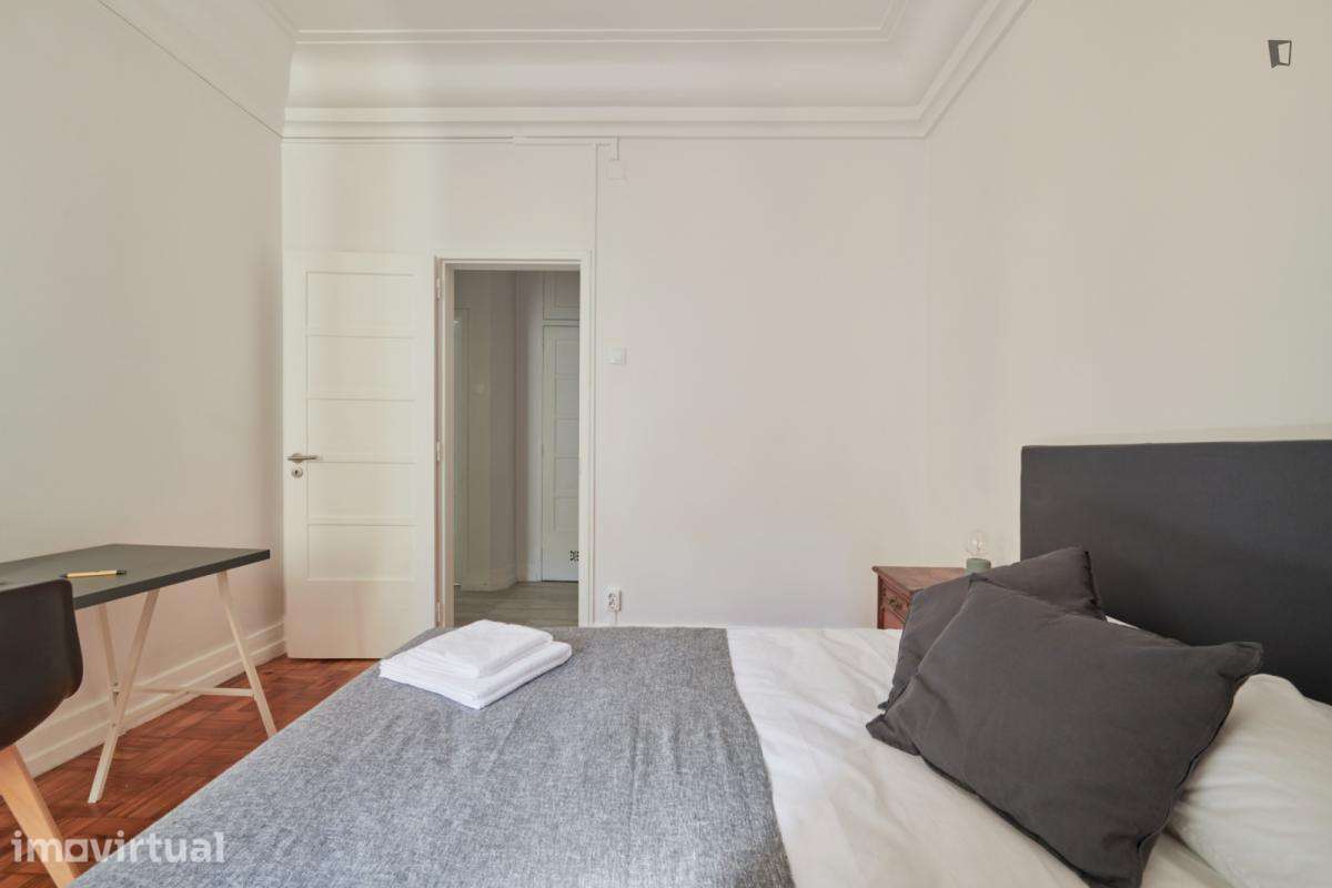 Quarto - localizado em Marquês de Pombal Lisbon - Grande imagem: 4/25
