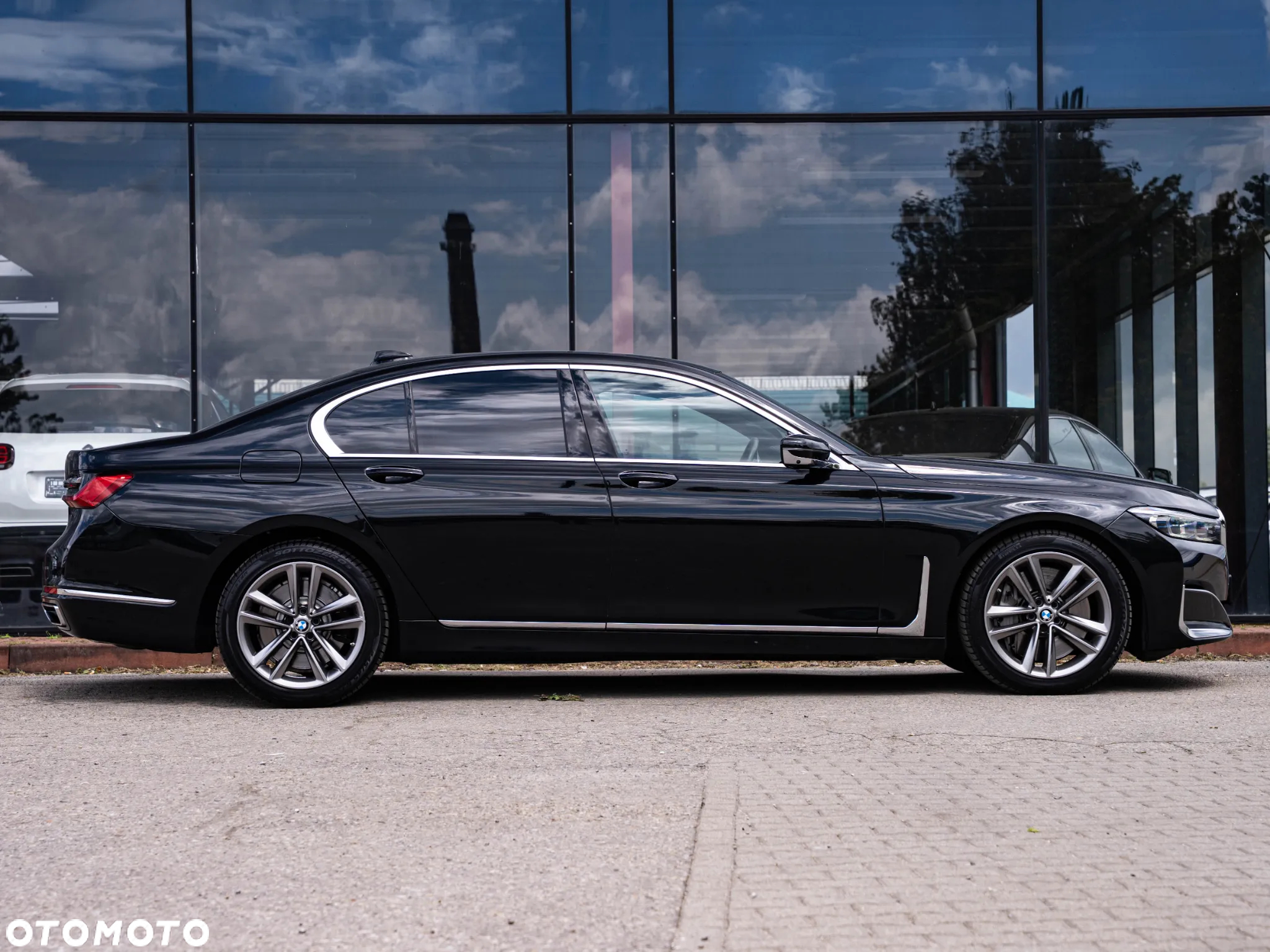 BMW Seria 7 750i xDrive - 16