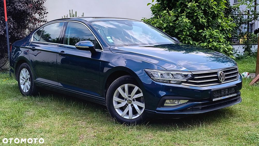 Volkswagen Passat - 1