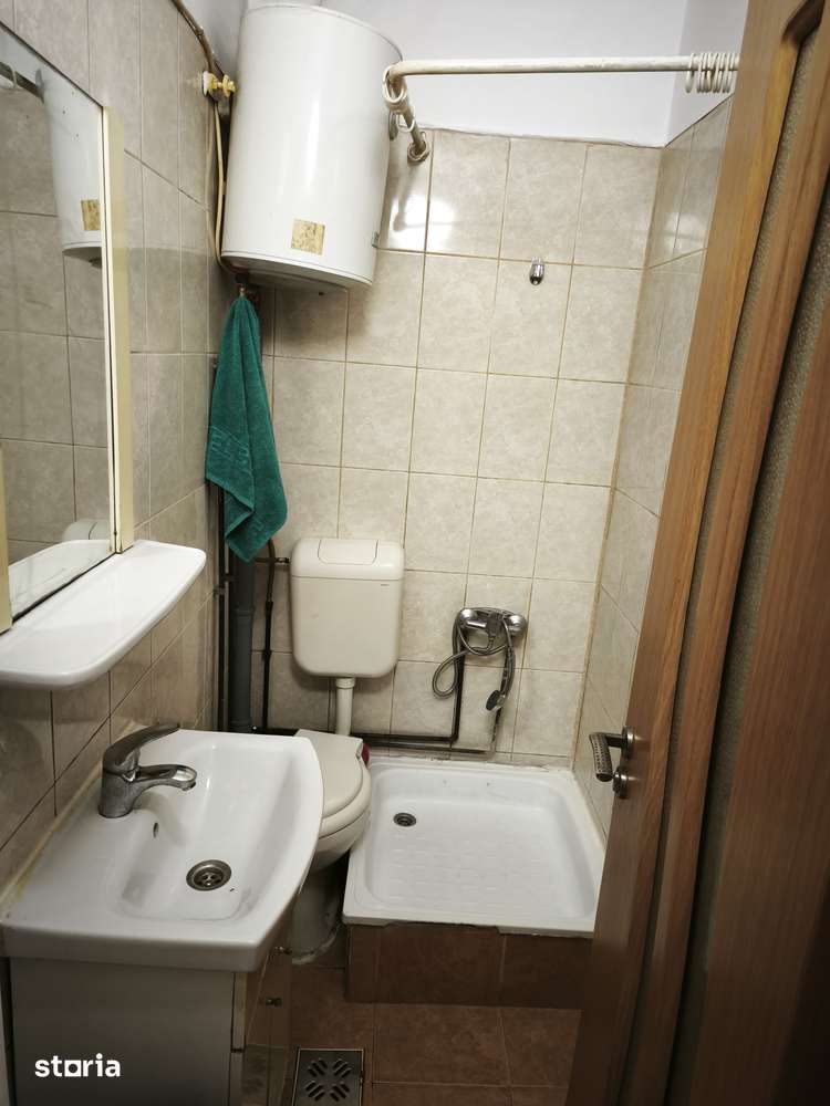 PF vând camera camin cu baie Piata Păcurari — fotografia 3