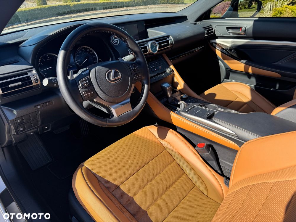 Lexus RC - 9