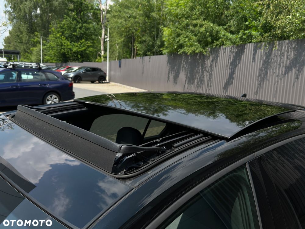 Volkswagen Golf 2.0 TSI 4Motion R Black Edition DSG - 24