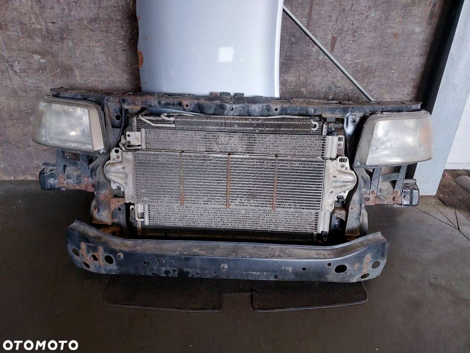 KOMPLETNY PRZÓD MASKA ZDERZAK BŁOTNIKI LAMPY PAS TRANSPORTER T5 LA7W - 12