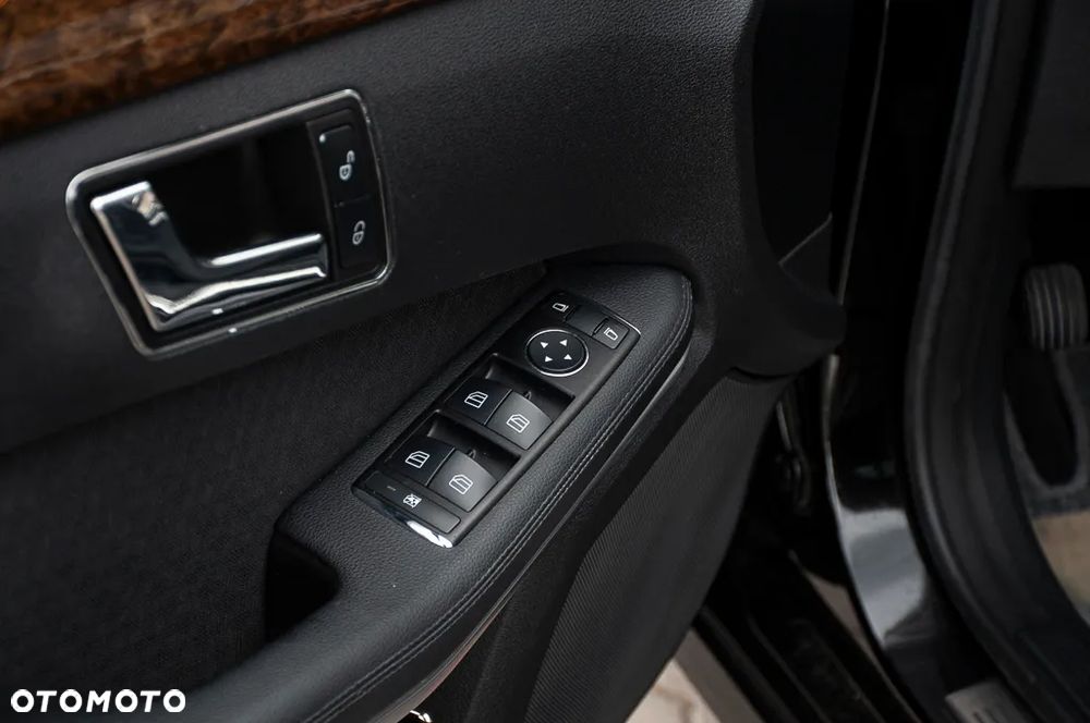 Mercedes-Benz Klasa E 200 BlueEFFICIENCY Elegance - 31