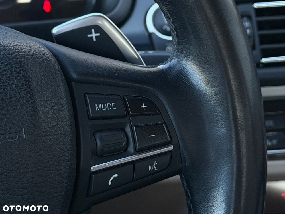 BMW Seria 5 528i Sport-Aut Luxury Line - 38