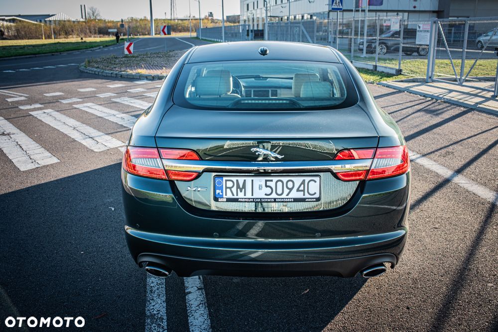 Jaguar XF - 11