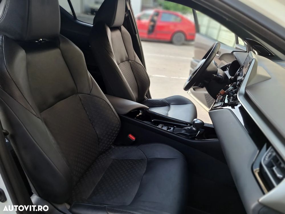 Toyota C-HR 2.0 HSD 184 CP 4x2 CVT Classy Bi-Tone - 15