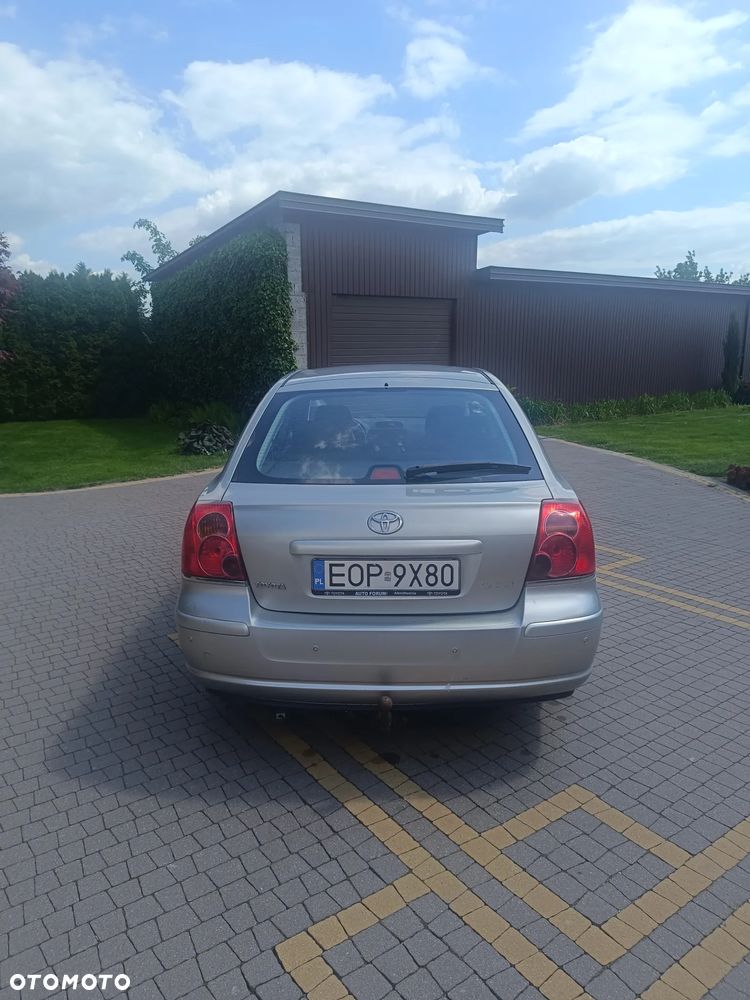 Toyota Avensis 1.8 VVT-i Sol - 2