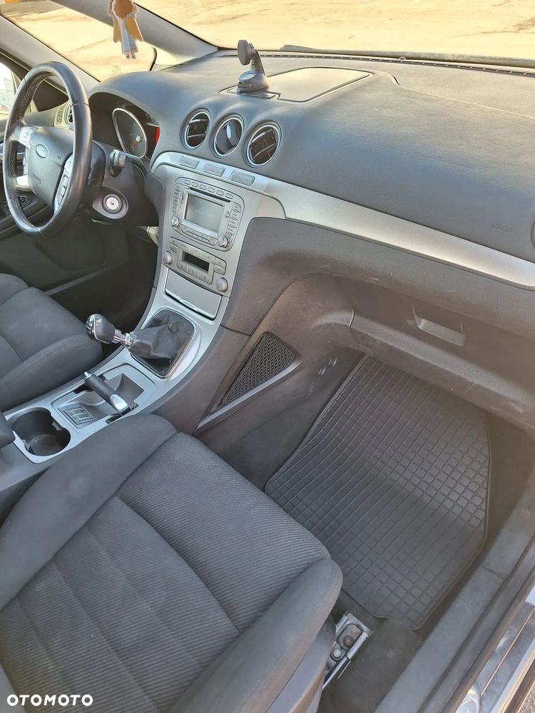 Ford S-Max - 13