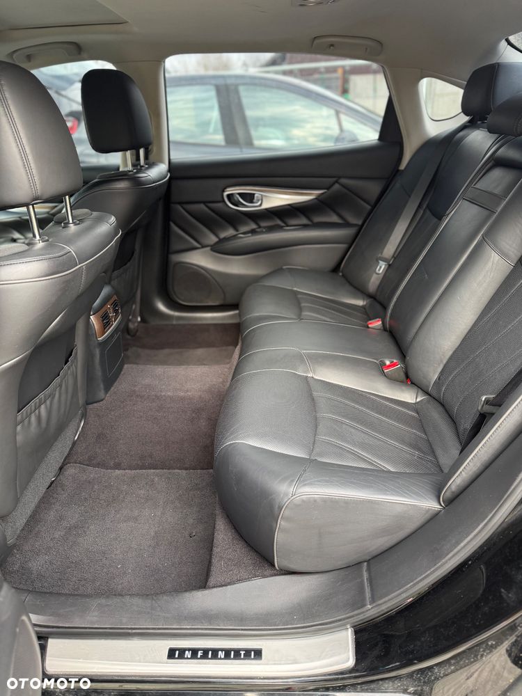 Infiniti Q70 - 9