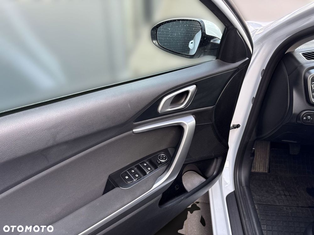Kia Ceed - 10