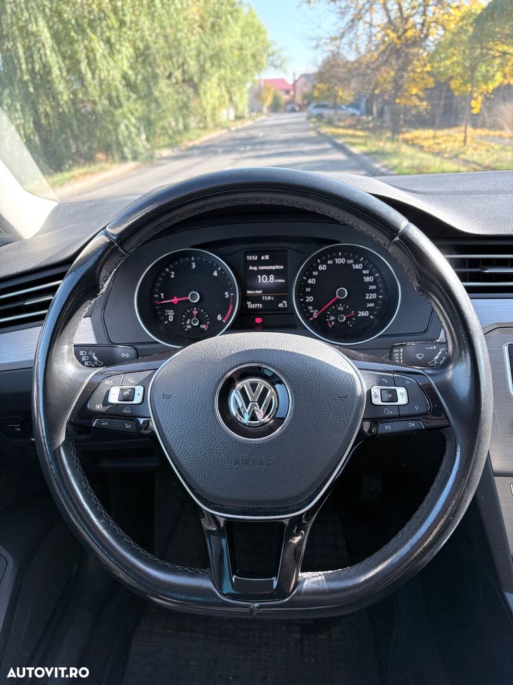Volkswagen Passat - 11