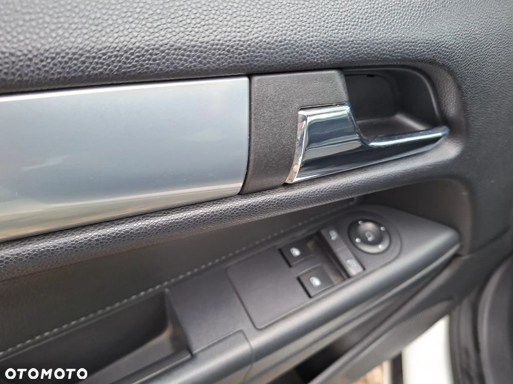 Opel Astra 1.8 Black&White - 19