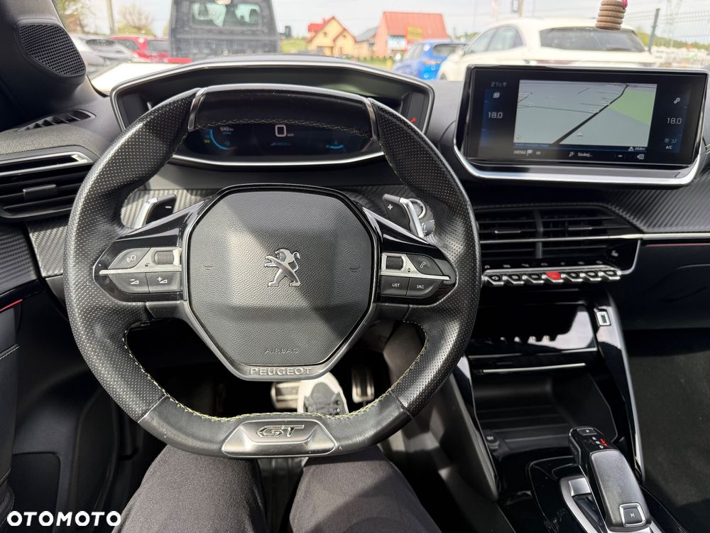 Peugeot 208 - 18