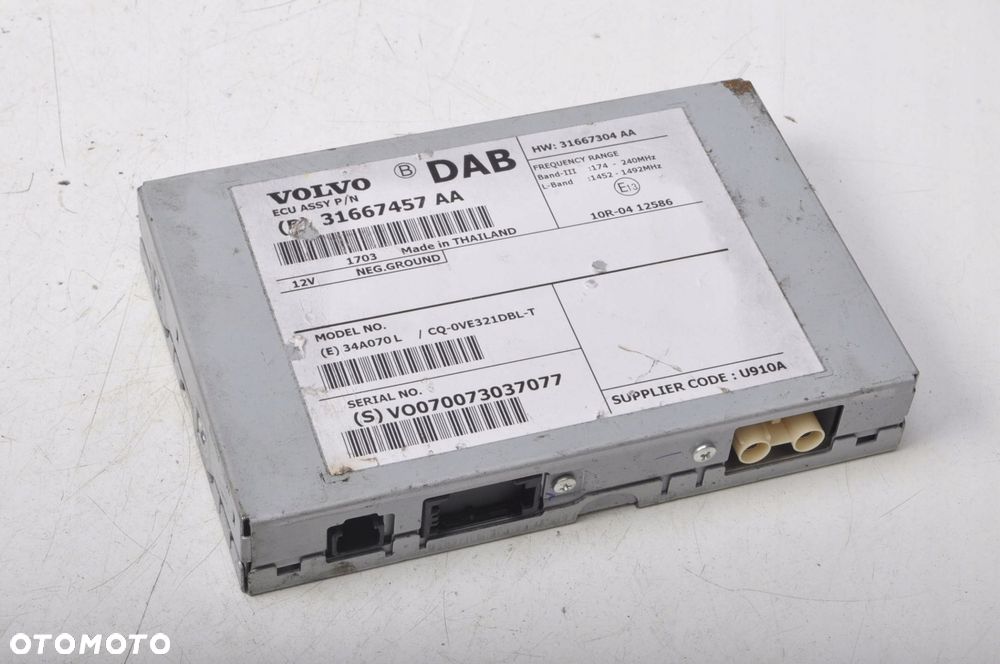 VOLVO S60 II V60 WZMACNIACZ ANTENOWY 31667457 AA - 1