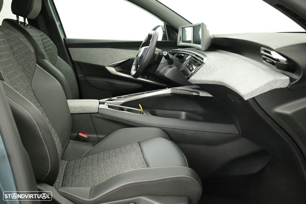 Peugeot 5008 1.2 Hybrid Allure e-DCS6 - 19