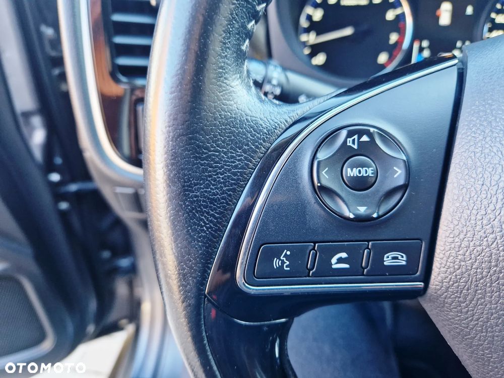 Mitsubishi Outlander - 15