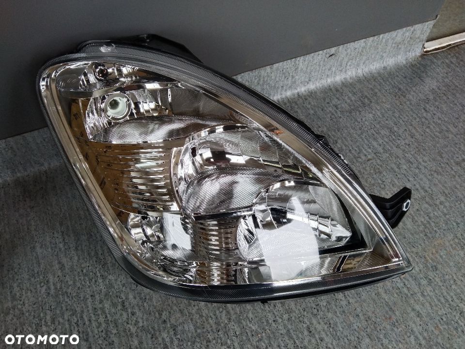 Reflektor Przedni Prawy Iveco Daily 06-11 r. - 1