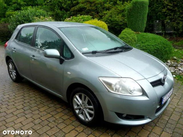 Toyota Auris 1.33 VVT-i Terra Start - 1