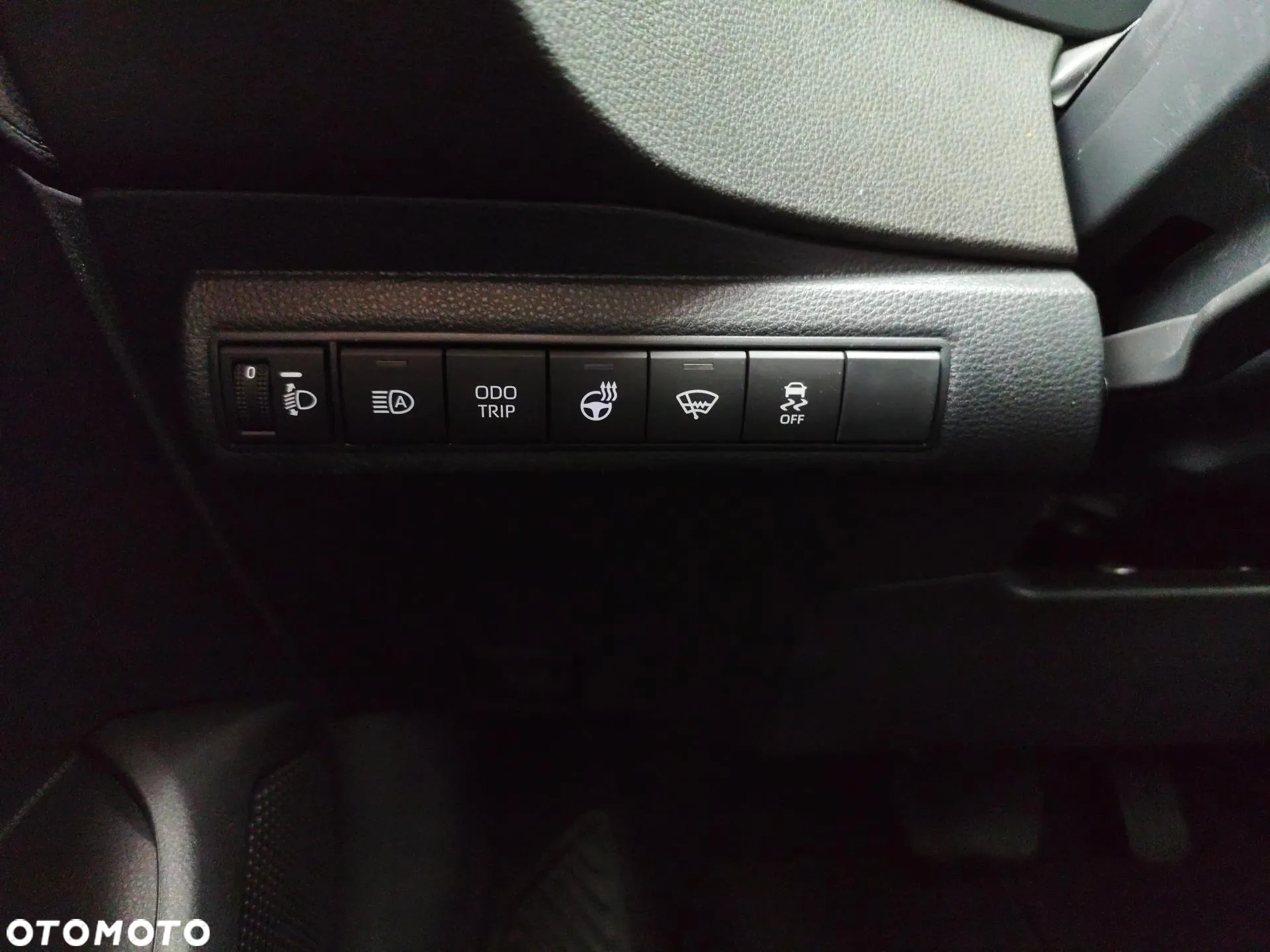 Toyota Corolla 1.8 Hybrid Comfort - 23