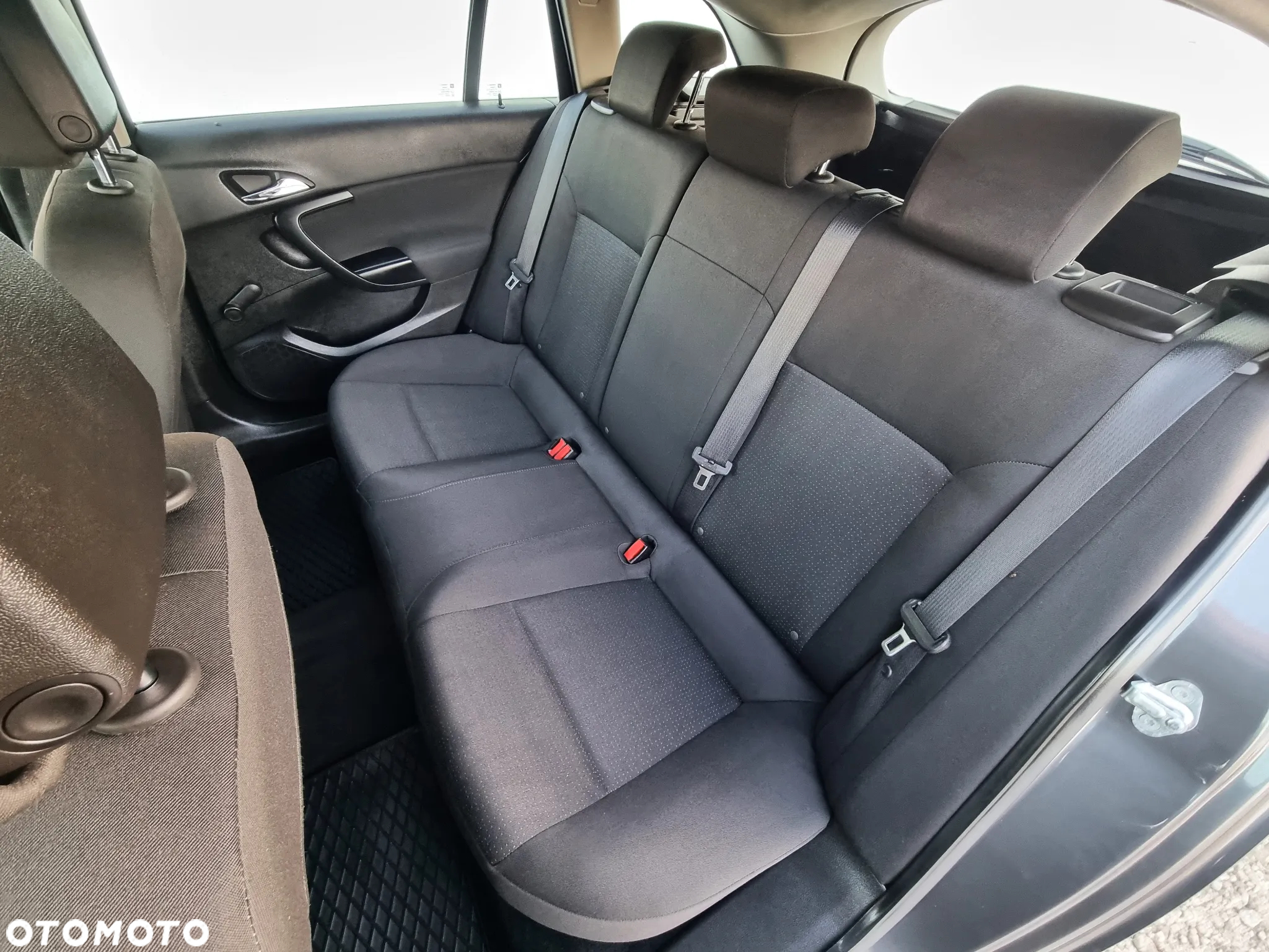 Opel Insignia 1.8 Sports Tourer Design Edition - 15
