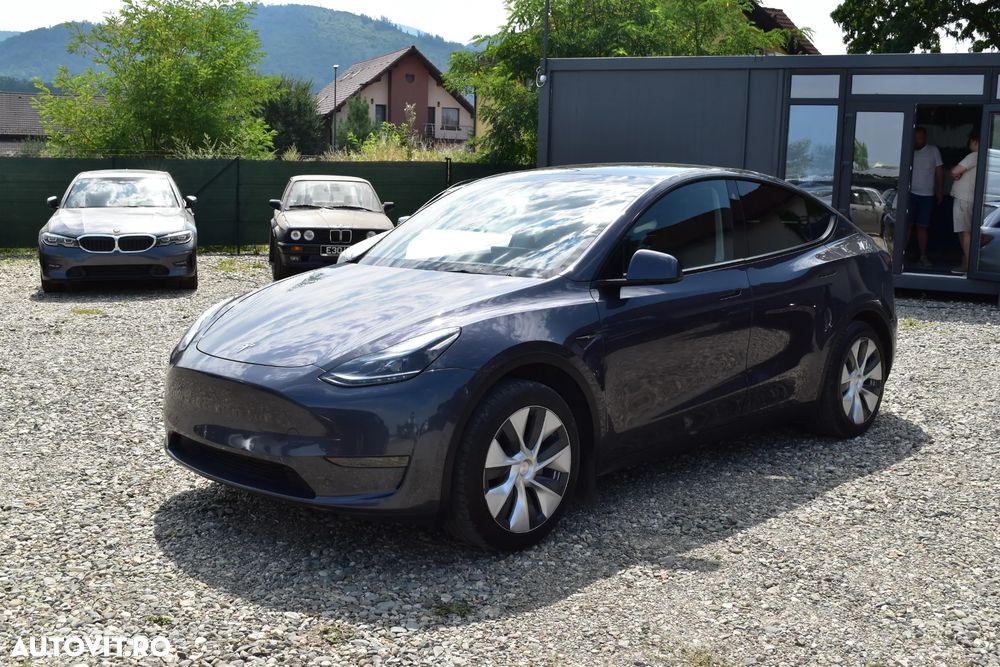 Tesla Model Y - 4
