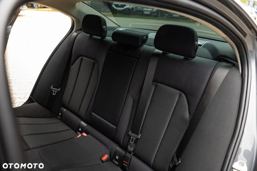 BMW Seria 3 320i - 27