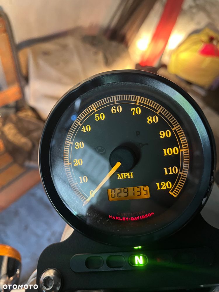 Harley-Davidson Sportster Custom 883C - 5