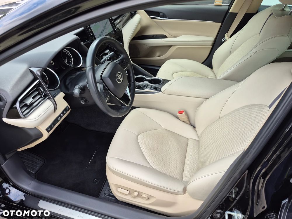 Toyota Camry 2.5 Hybrid Executive CVT - 6