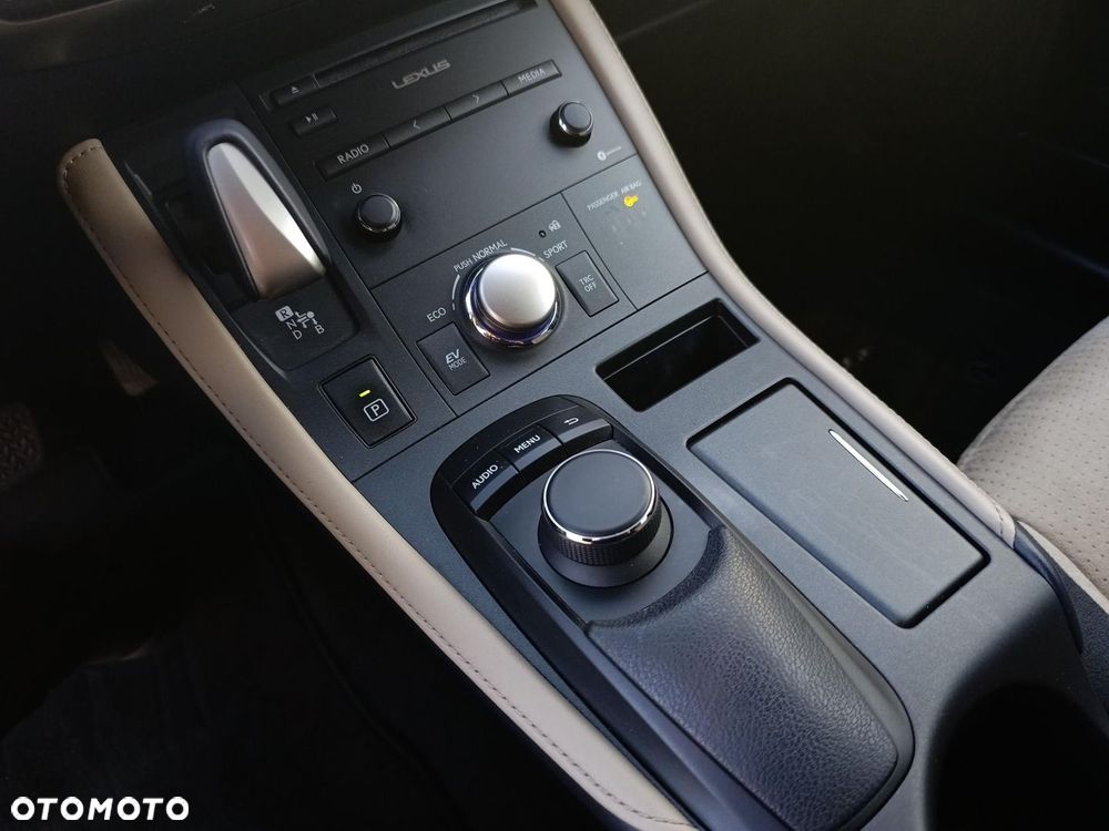 Lexus CT 200h Elegance EU6 - 16