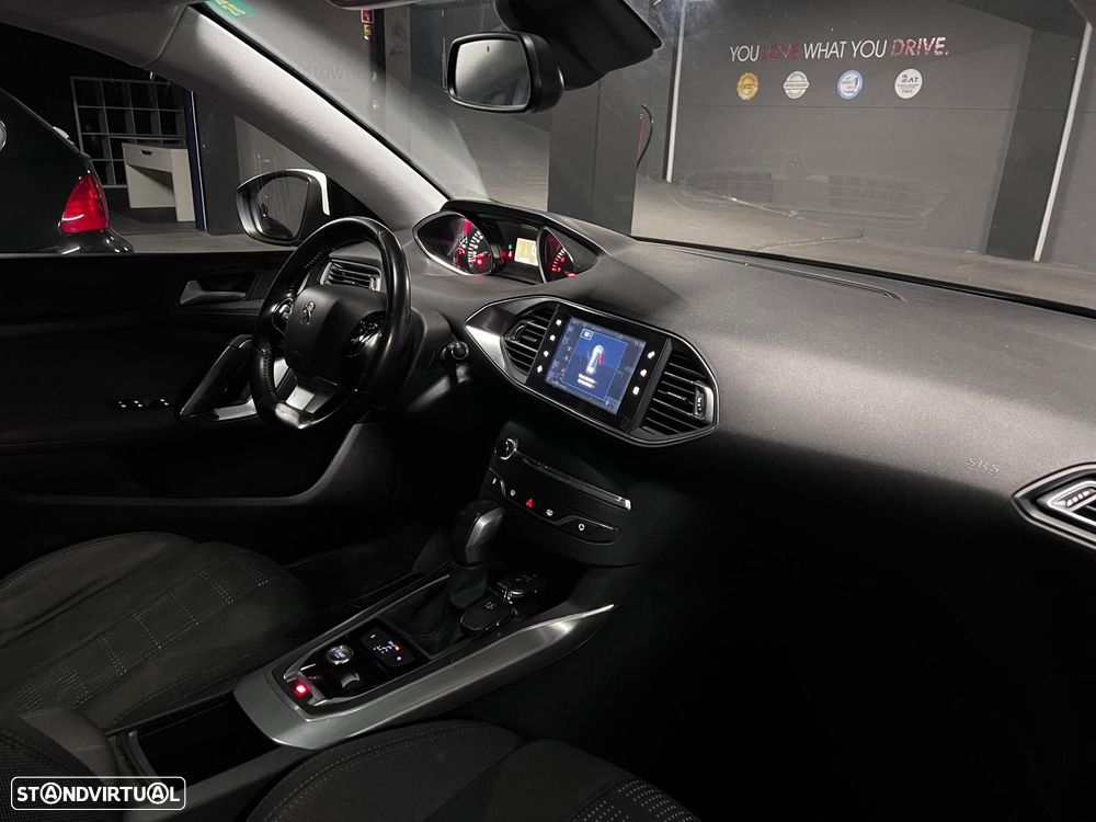 Peugeot 308 SW 1.2 PureTech Allure EAT6 - 15