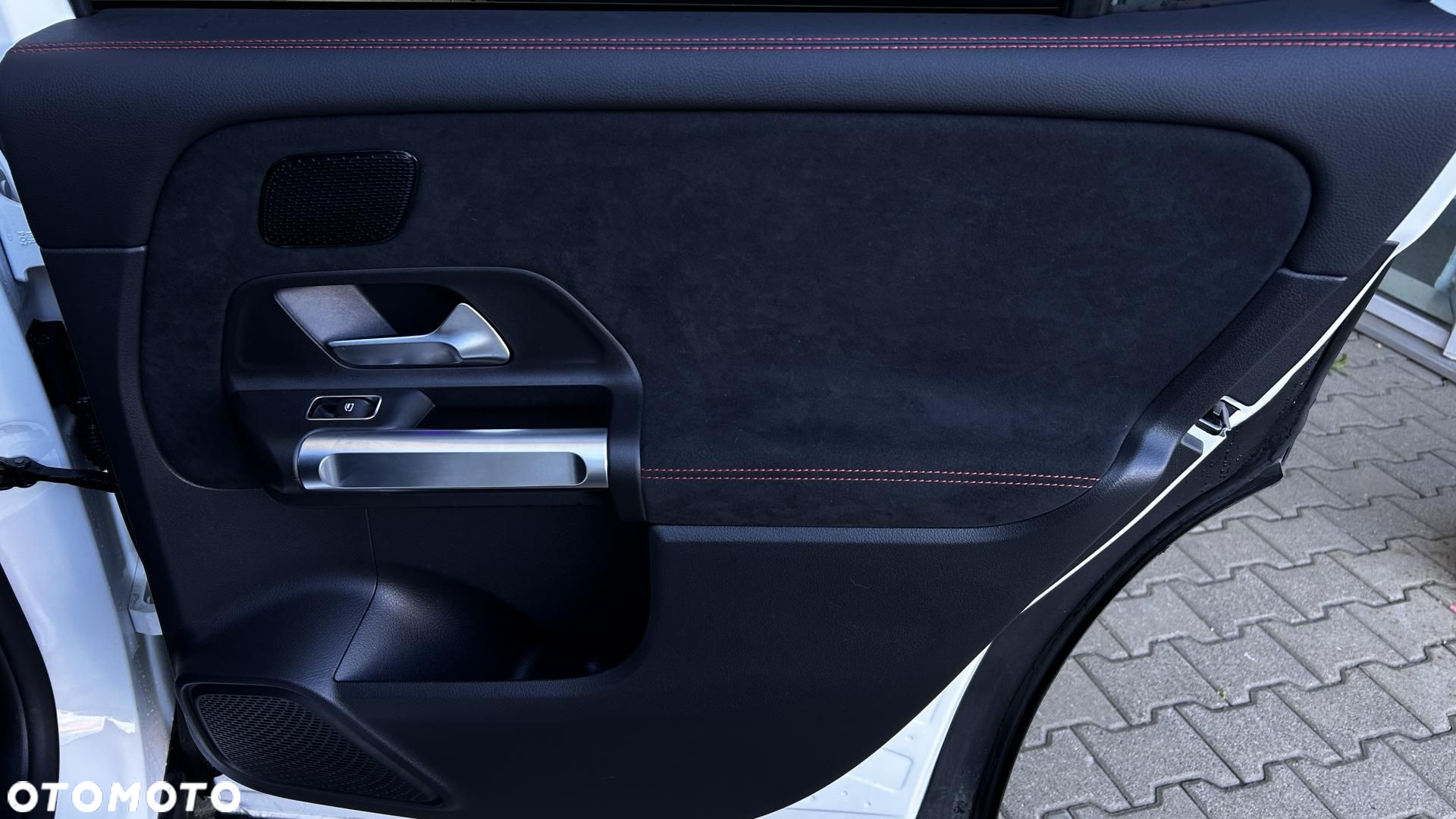 Mercedes-Benz GLB - 28