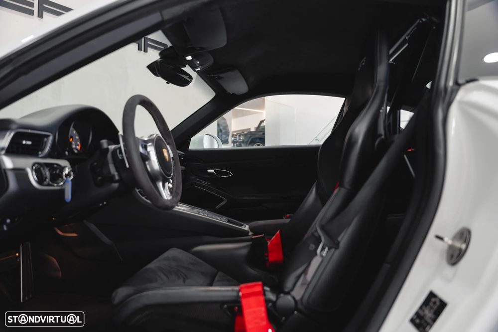 Porsche 911 Série F - 30