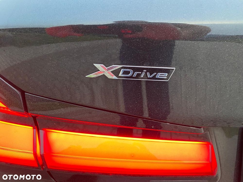 BMW Seria 5 540i xDrive Luxury Line sport - 14
