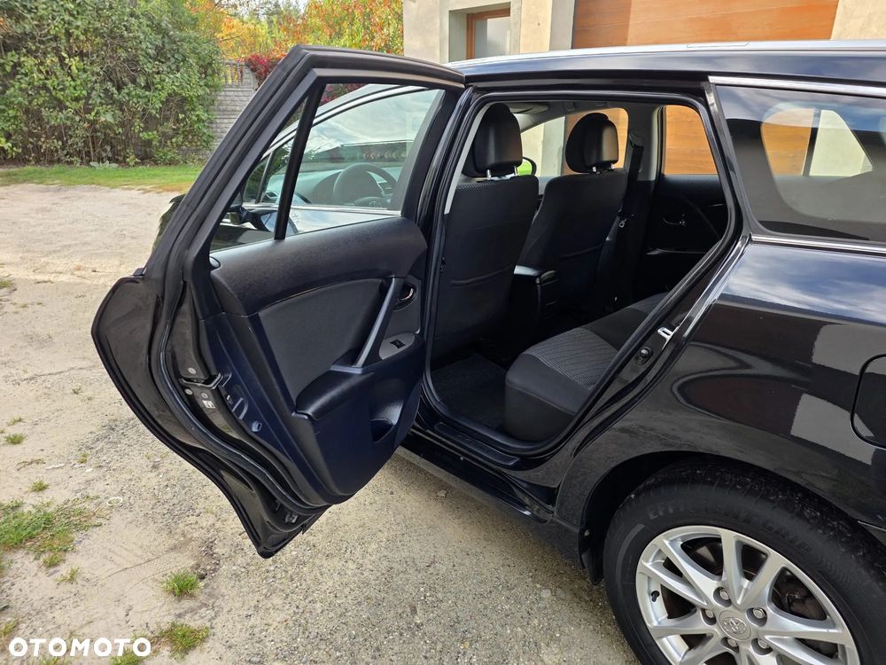 Toyota Avensis 2.0 D-4D Sol Premium - 10