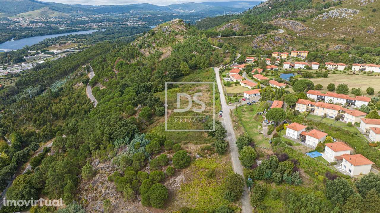 Terreno inserido no empreendimento Quinta das Mineirinhas para constru - Grande imagem: 2/32