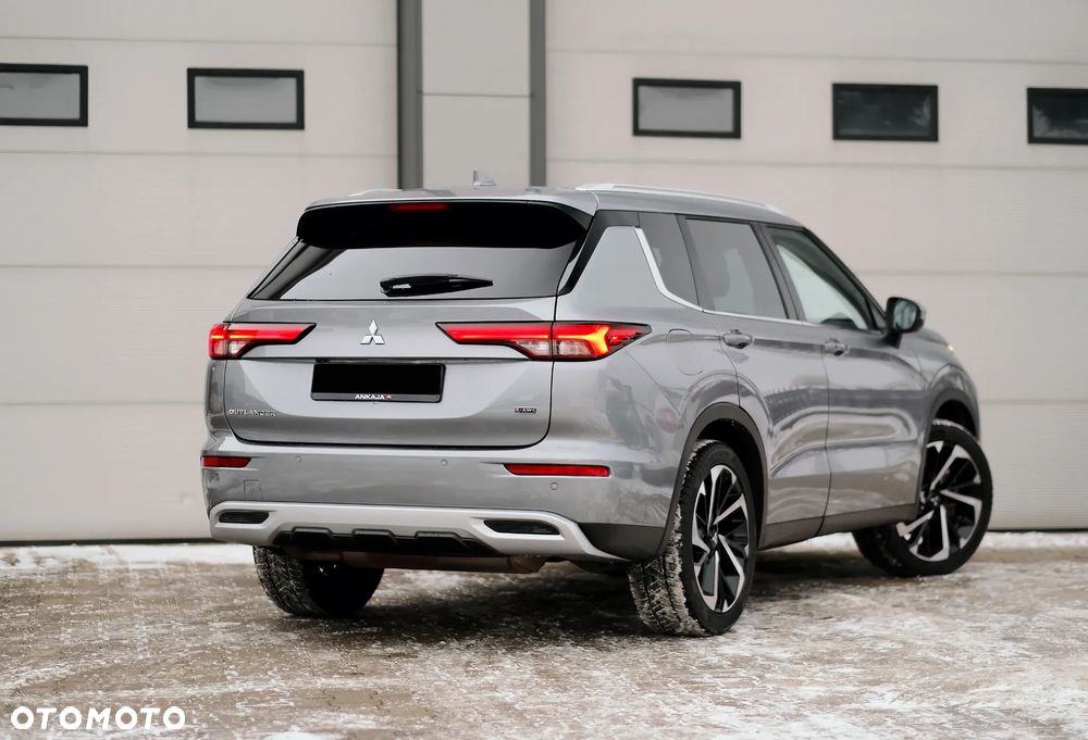 Mitsubishi Outlander - 10