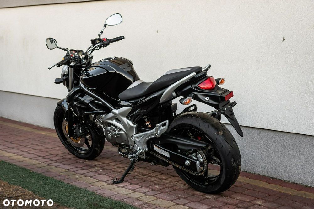 Suzuki Gladius - 5