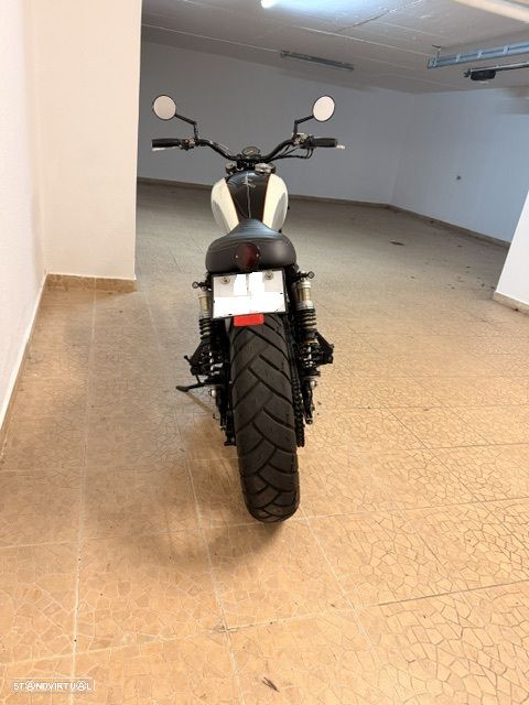 Triumph Bonneville - 6