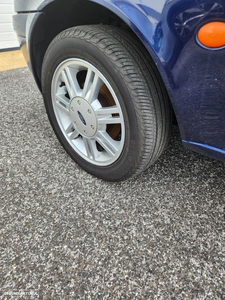 Ford Fiesta 1.25 Ghia - 19