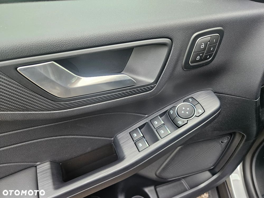 Ford Kuga - 24