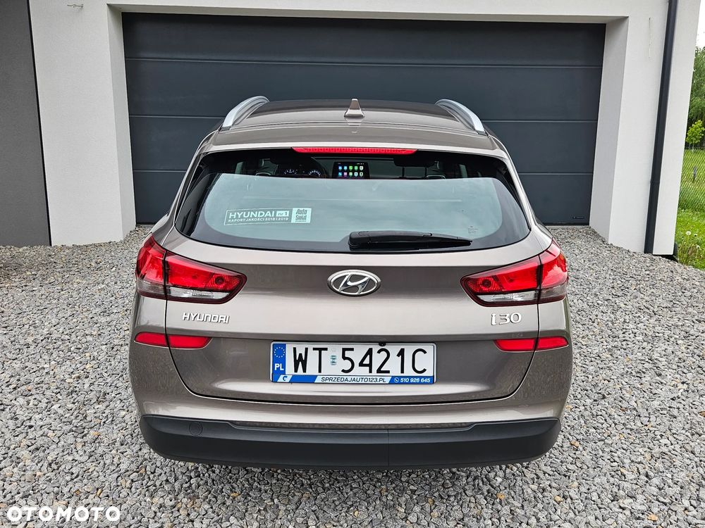 Hyundai i30 1.5 DPI Classic + - 5
