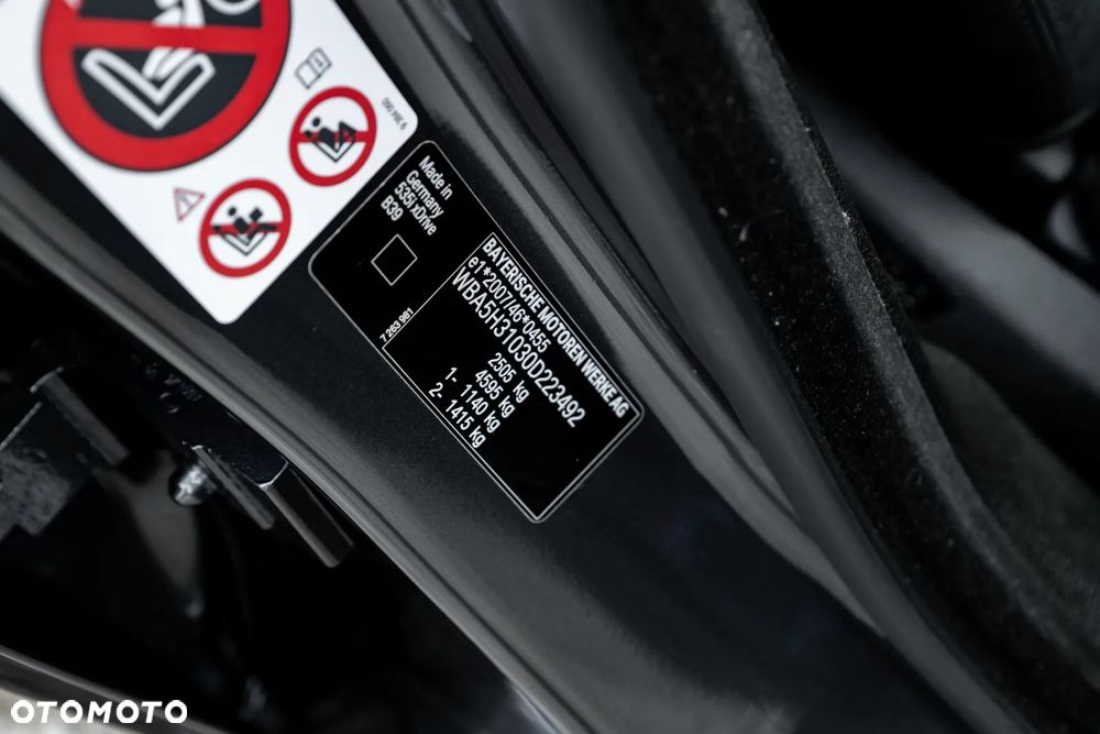 BMW Seria 5 535i xDrive Sport-Aut Luxury Line - 26