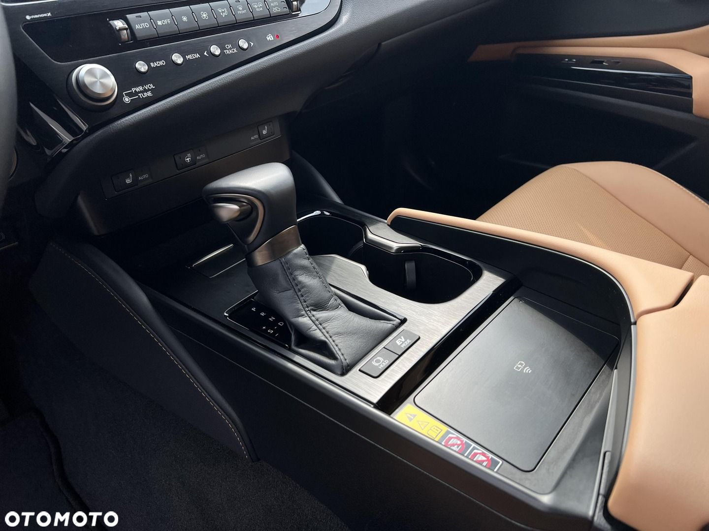 Lexus ES - 15