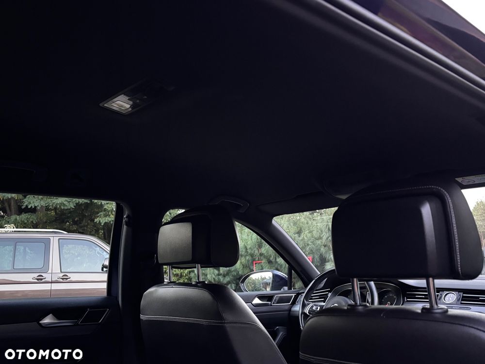 Volkswagen Passat 2.0 TDI SCR Elegance - 24