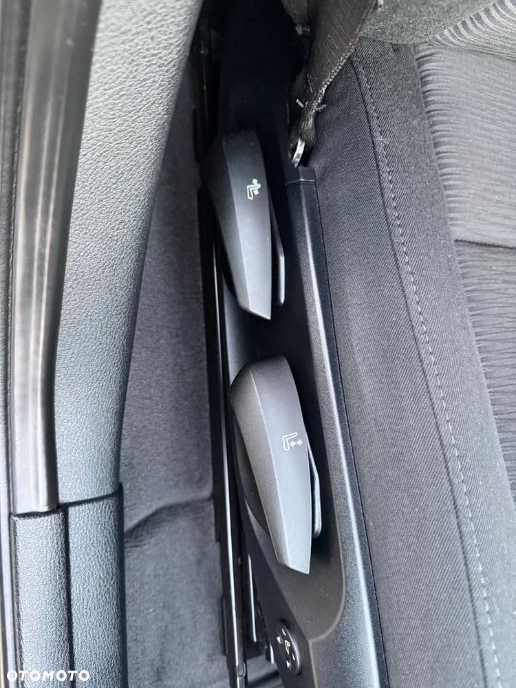 BMW X1 sDrive18i xLine - 36