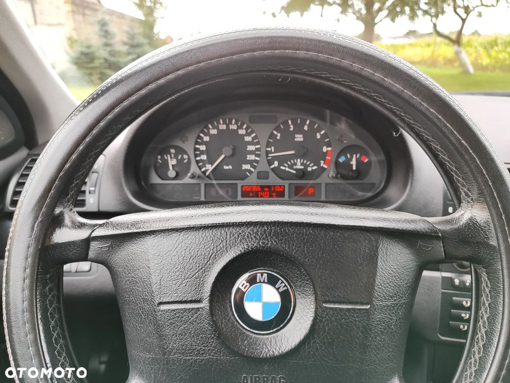 BMW Seria 3 - 32